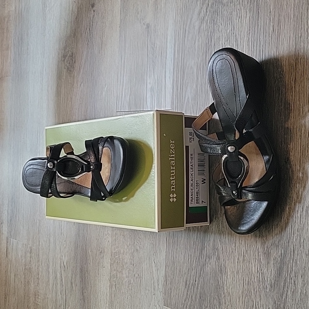Naturalizer Trance black Sandal 7 wide
